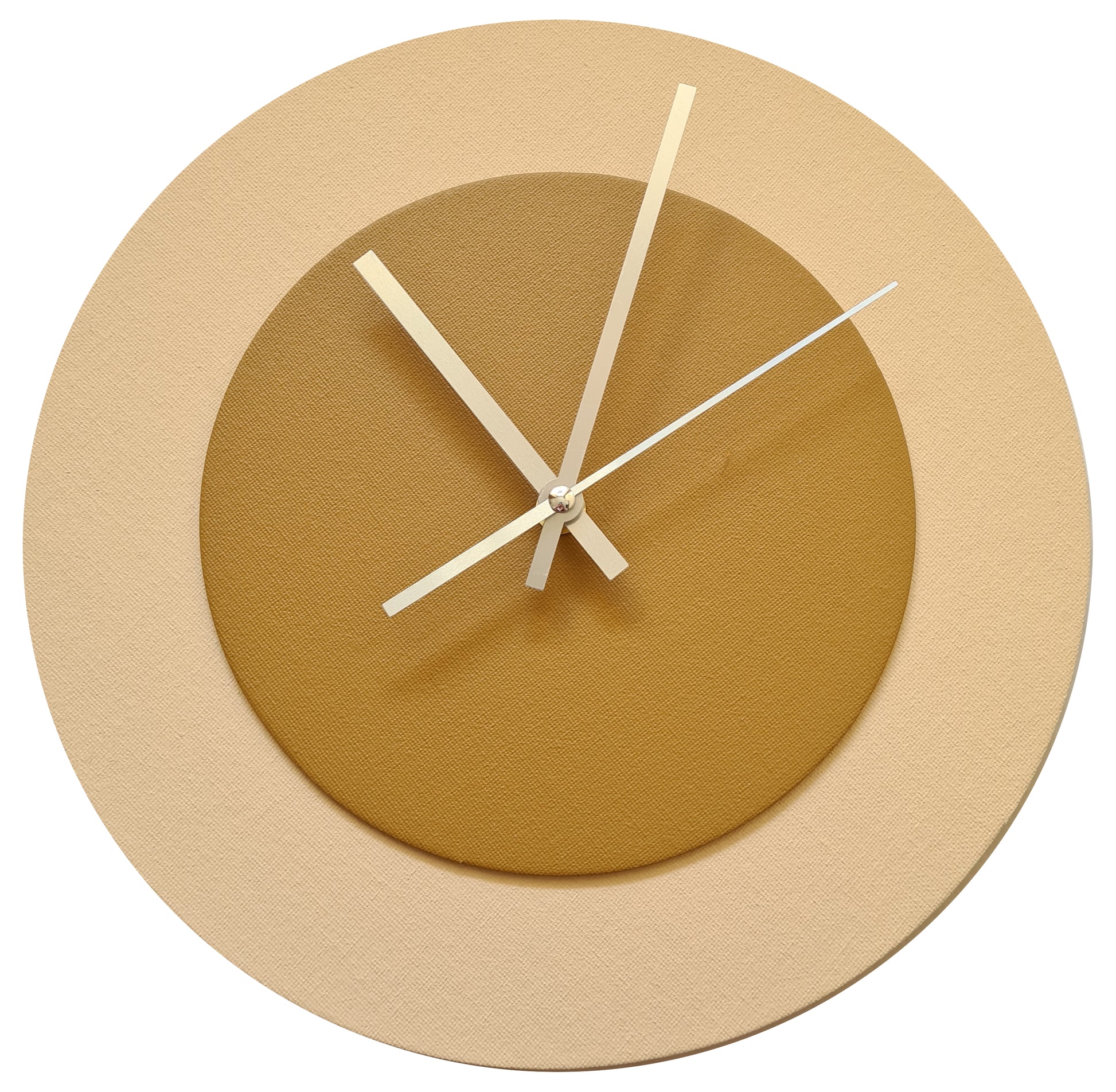 Pop Art Wanduhr Creme Hellbraun mit silbernen Zeigern 30 cm rund