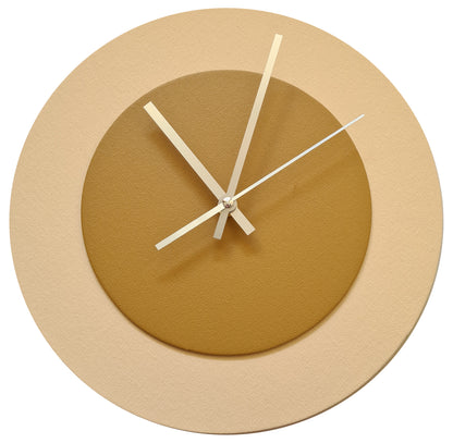 Pop Art Wanduhr Creme Hellbraun mit silbernen Zeigern 30 cm rund