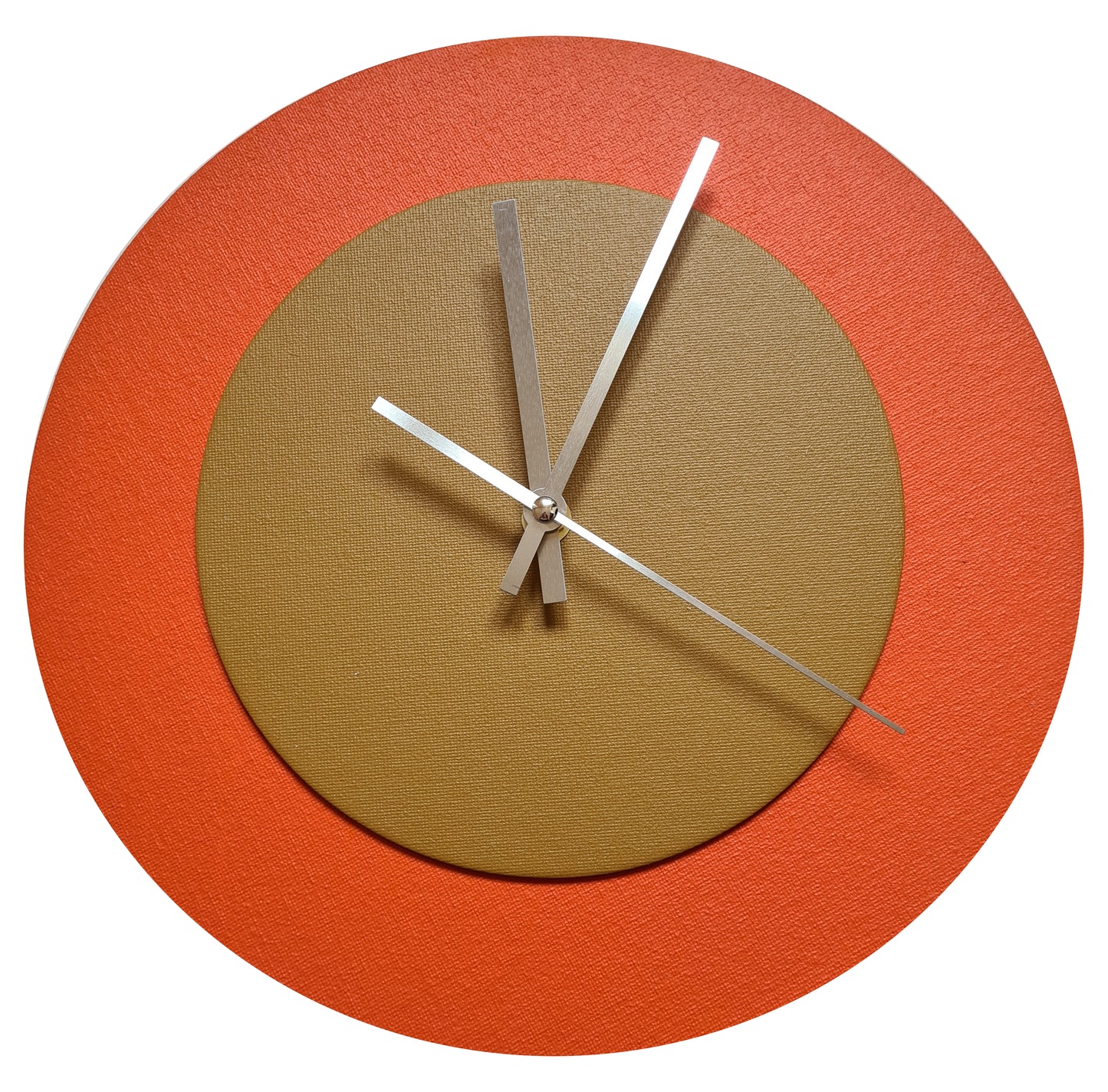Pop Art Wanduhr Orange  Hellbraun mit silbernen Zeigern 30 cm rund
