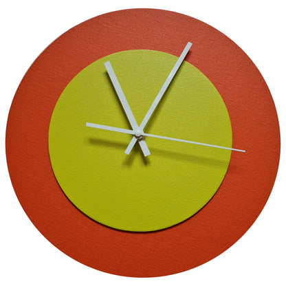 Pop Art Wanduhr Orange  Farngrün mit weißen Zeigern 30 cm rund
