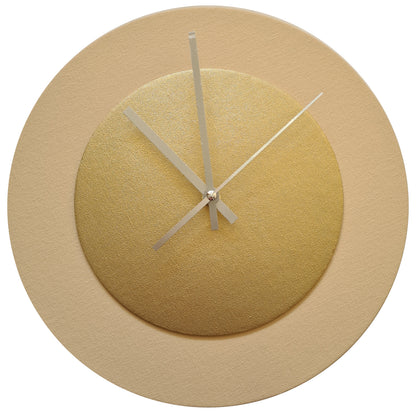 Pop Art Wanduhr Creme Goldfarben mit silbernen Zeigern 30 cm rund