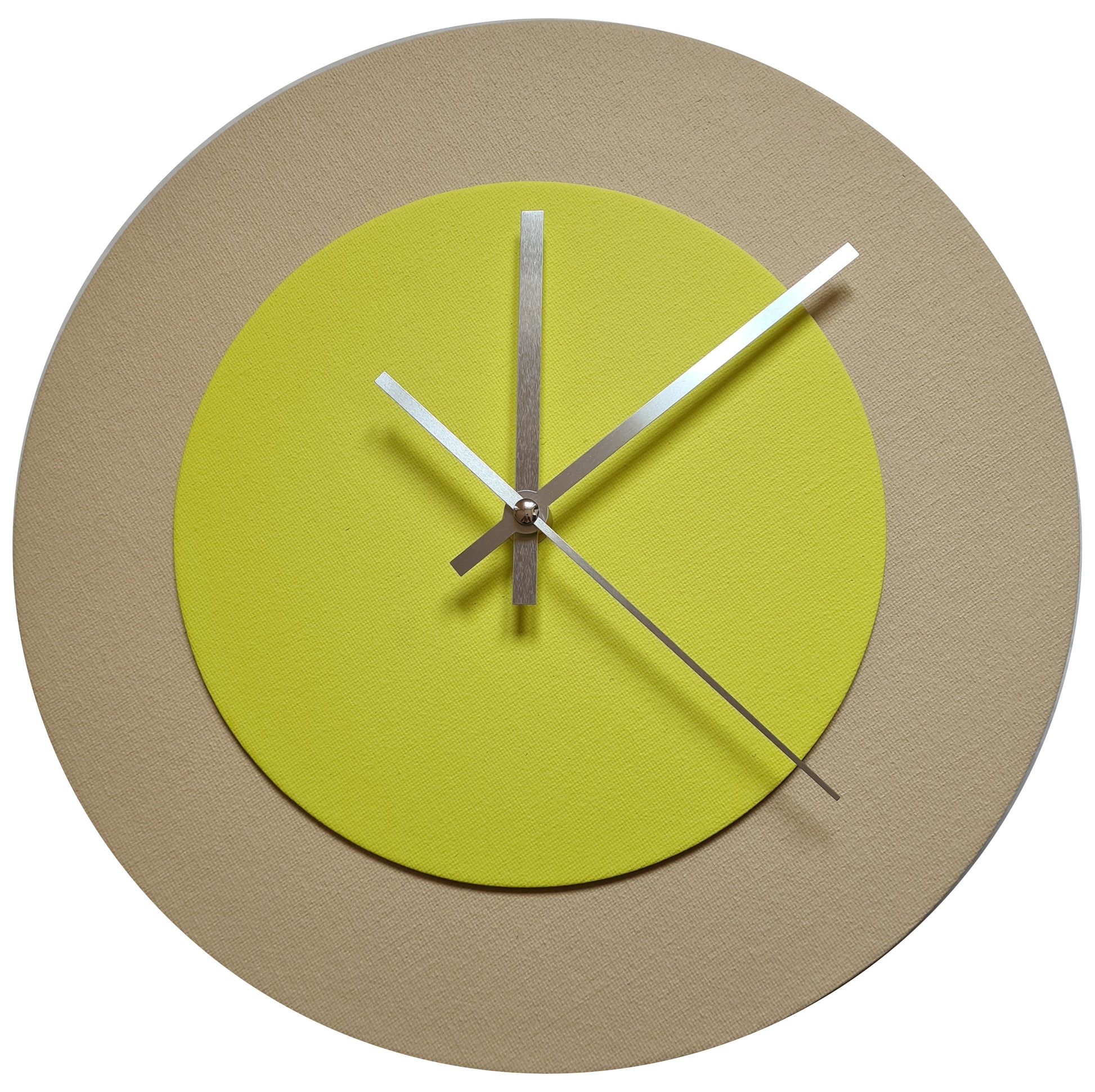 Pop Art Wanduhr Creme Hellgelb mit silbernen Zeigern 30 cm rund