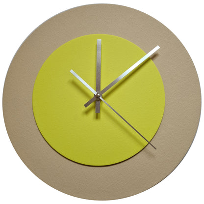 Pop Art Wanduhr Creme Hellgelb mit silbernen Zeigern 30 cm rund