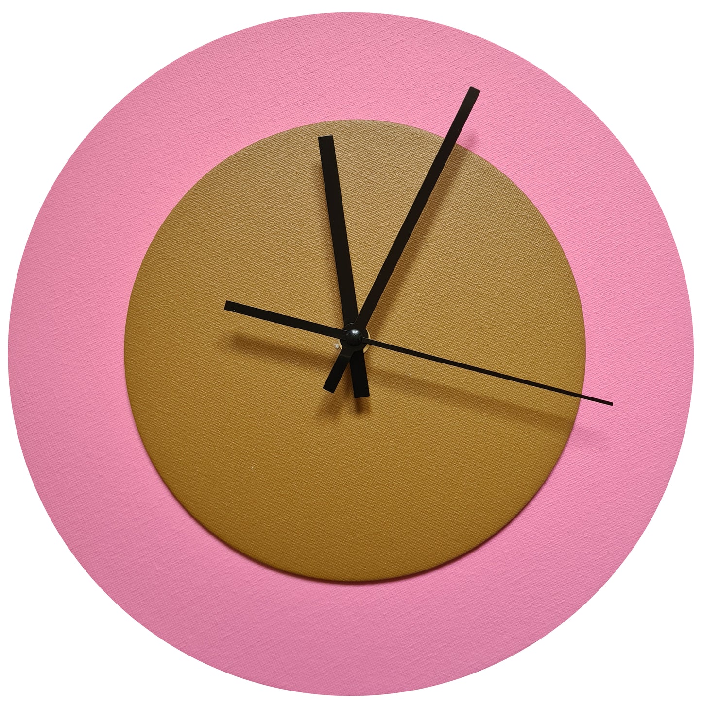 Pop Art Wanduhr Rosa  Hellbraun mit schwarzen Zeigern 30 cm rund
