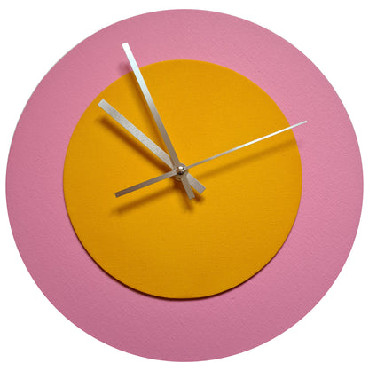 Pop Art Wanduhr Rosa  Sonnengelb mit silbernen Zeigern 30 cm rund
