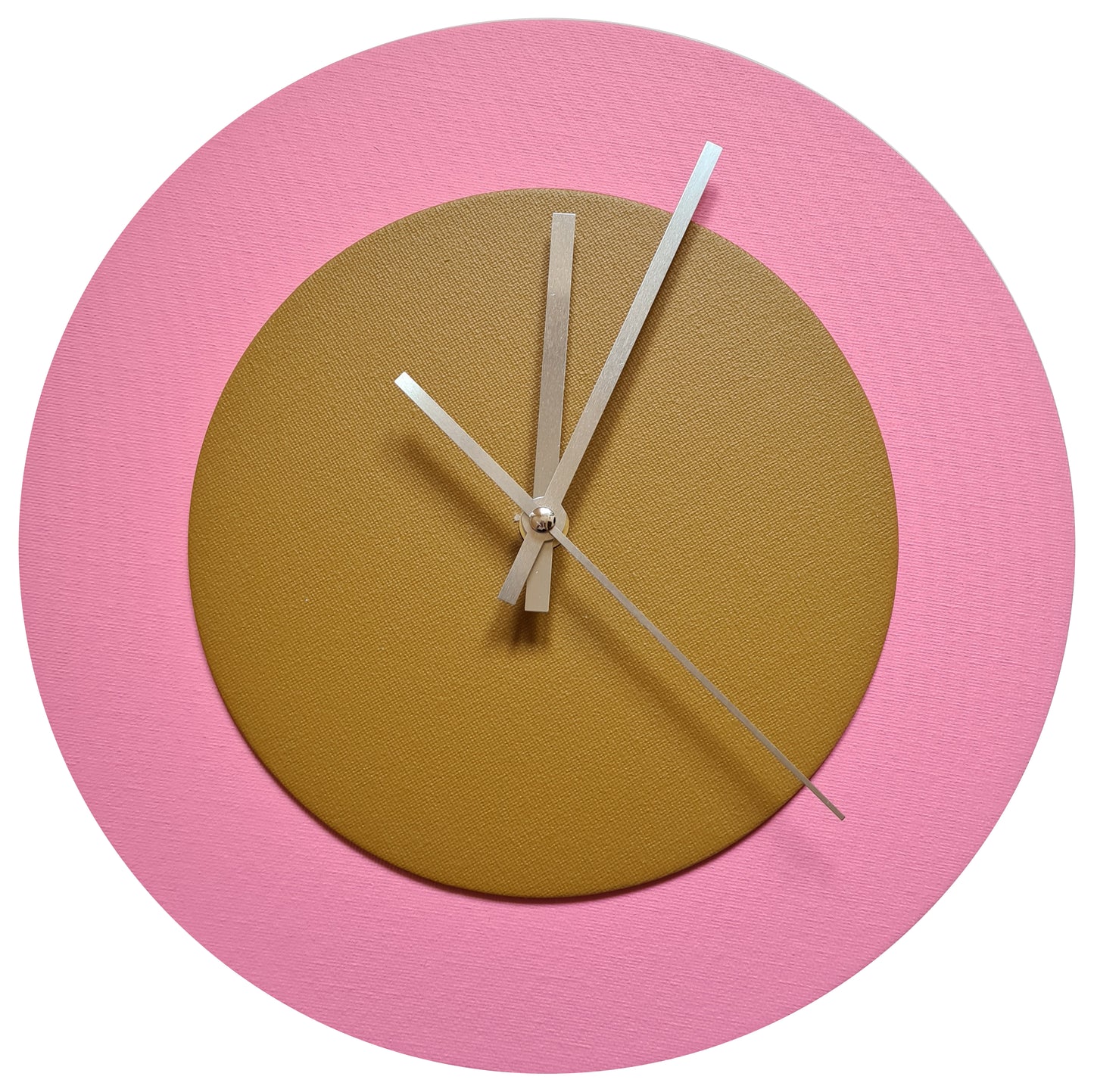 Pop Art Wanduhr Rosa  Hellbraun mit silbernen Zeigern 30 cm rund
