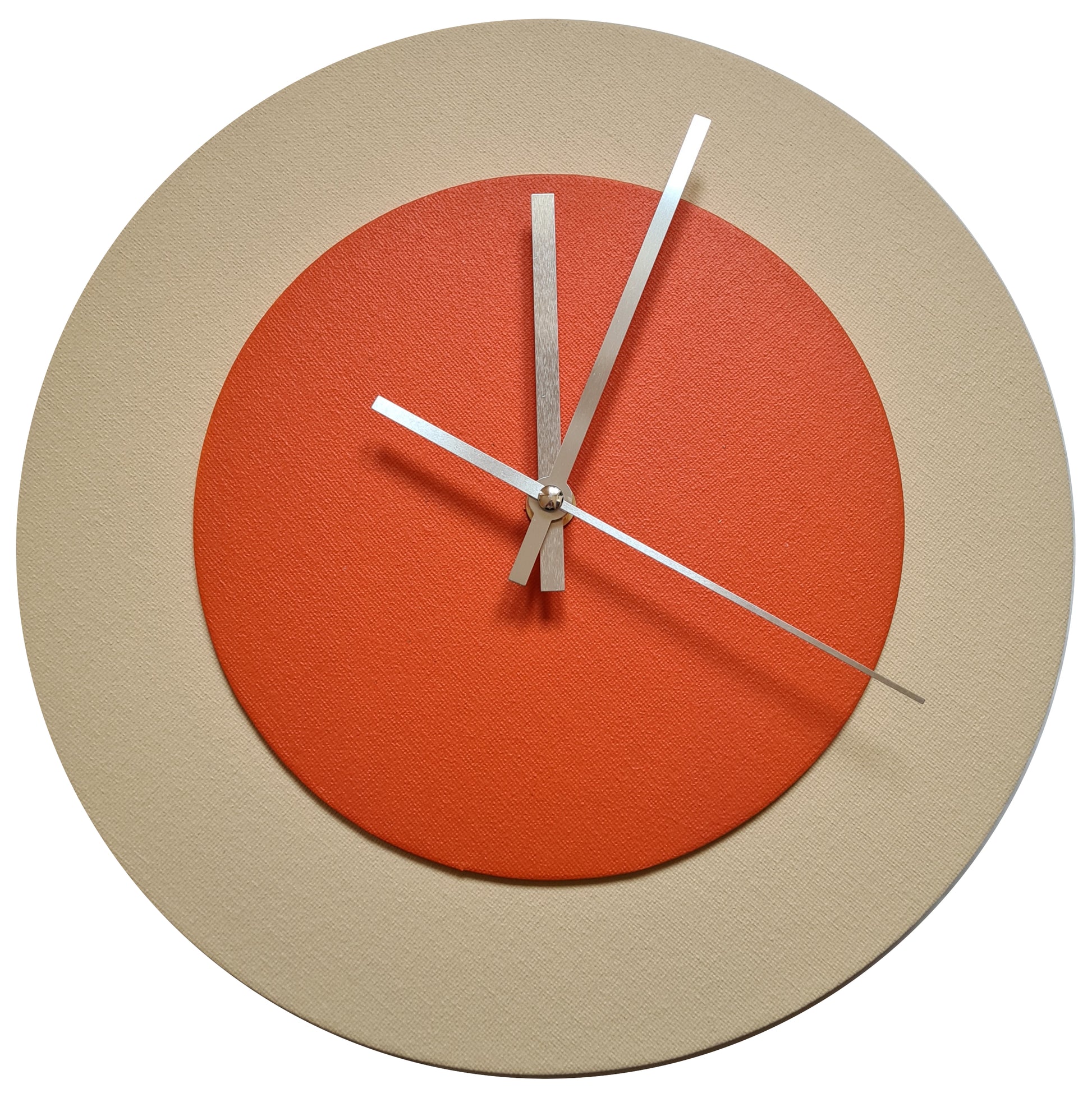 Pop Art Wanduhr Creme Orangefarben mit silbernen Zeigern 30 cm rund