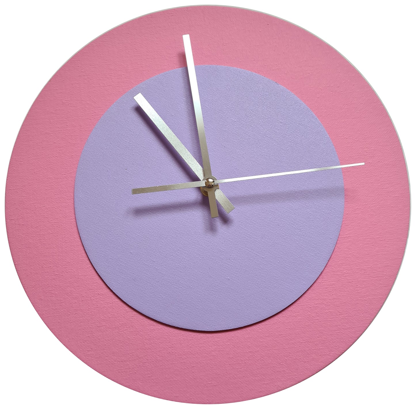 Pop Art Wanduhr Rosa  Fliederfarben mit silbernen Zeigern 30 cm rund
