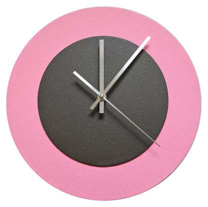 Pop Art Wanduhr Rosa  Dunkelbraun mit silbernen Zeigern 30 cm rund
