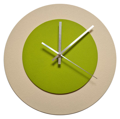 Pop Art Wanduhr Creme Olivgrün mit silbernen Zeigern 30 cm rund