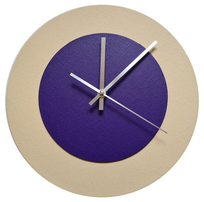 Pop Art Wanduhr Creme Lilafarben mit silbernen Zeigern 30 cm rund