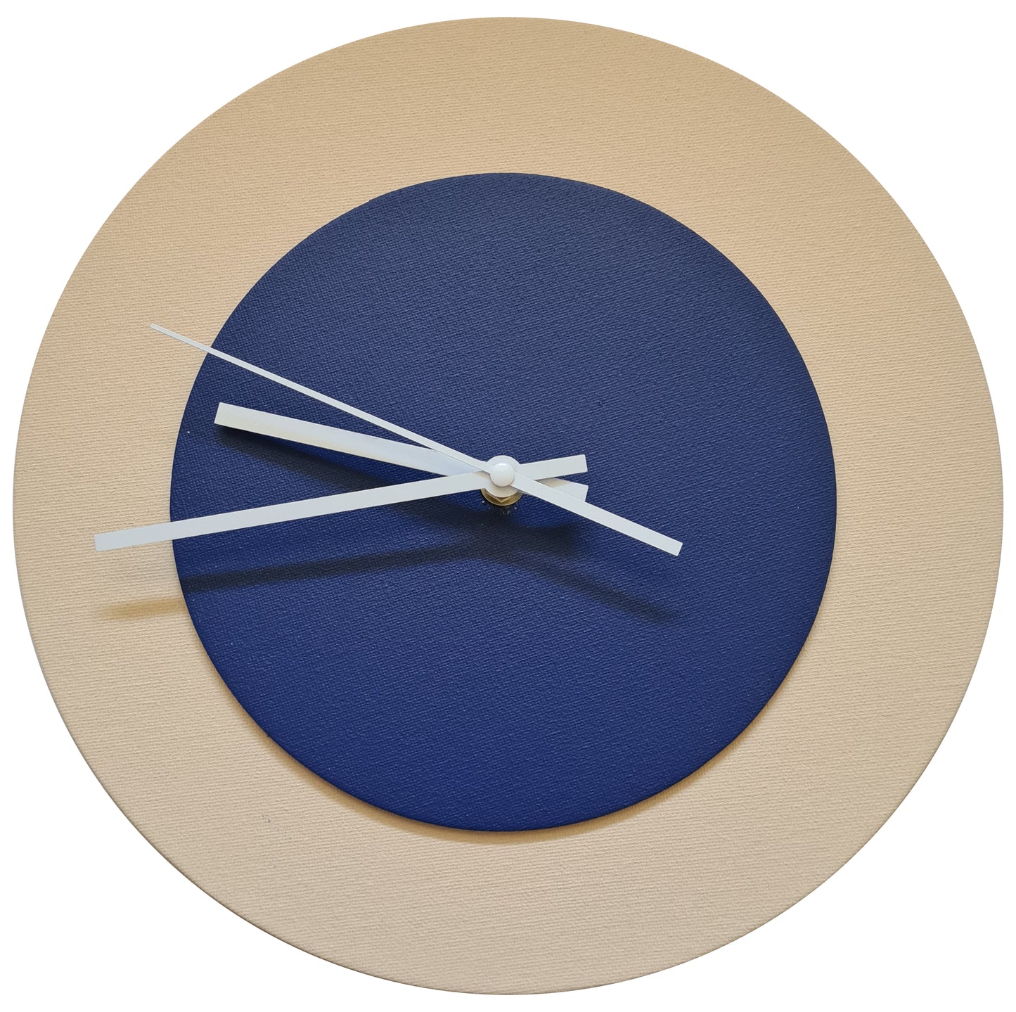 Pop Art Wanduhr Creme Mittelblau mit  weißen Zeigern 30 cm rund