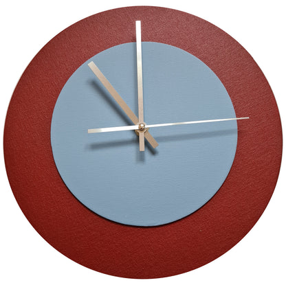 Pop Art Wanduhr Dunkelrot Hellblau  mit silbernen Zeigern 30 cm rund
