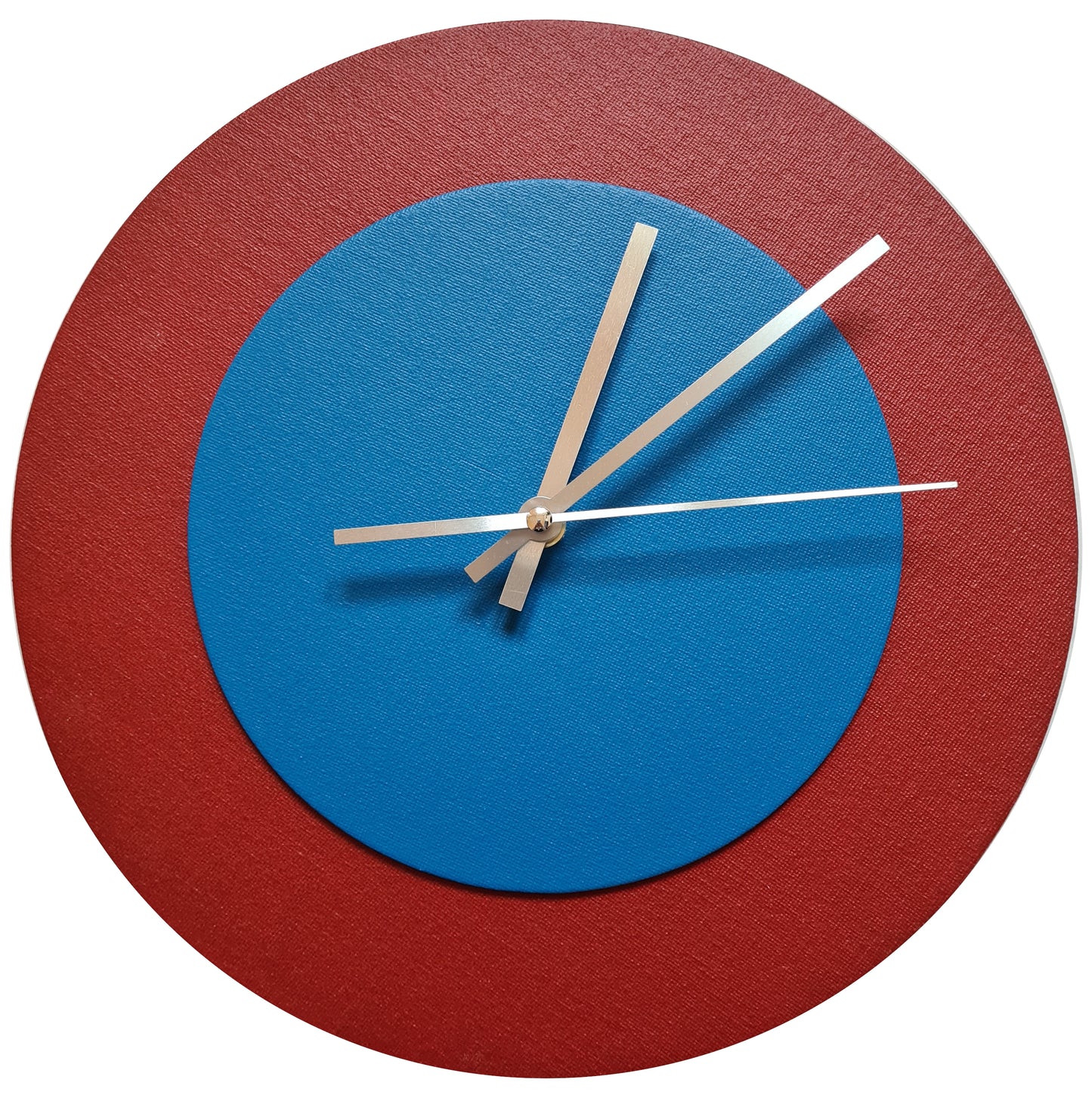 Pop Art Wanduhr Dunkelrot  Mittelblau mit silbernen Zeigern 30 cm rund
