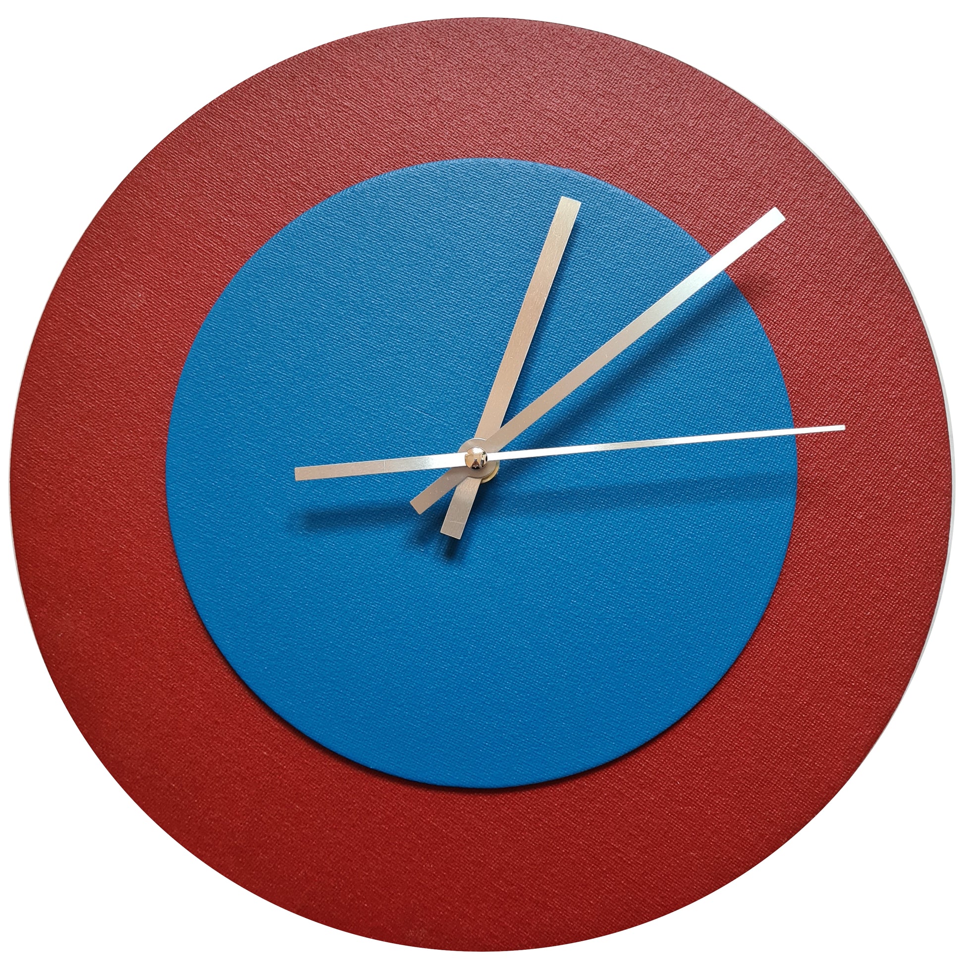 Pop Art Wanduhr Dunkelrot  Mittelblau mit silbernen Zeigern 30 cm rund
