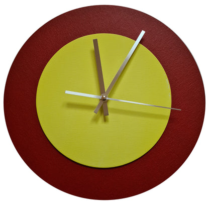 Pop Art Wanduhr Dunkelrot  Hellgelb mit silbernen Zeigern 30 cm rund
