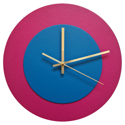 Pop Art Wanduhr Magenta  Mittelblau mit goldenen Zeigern 30 cm rund
