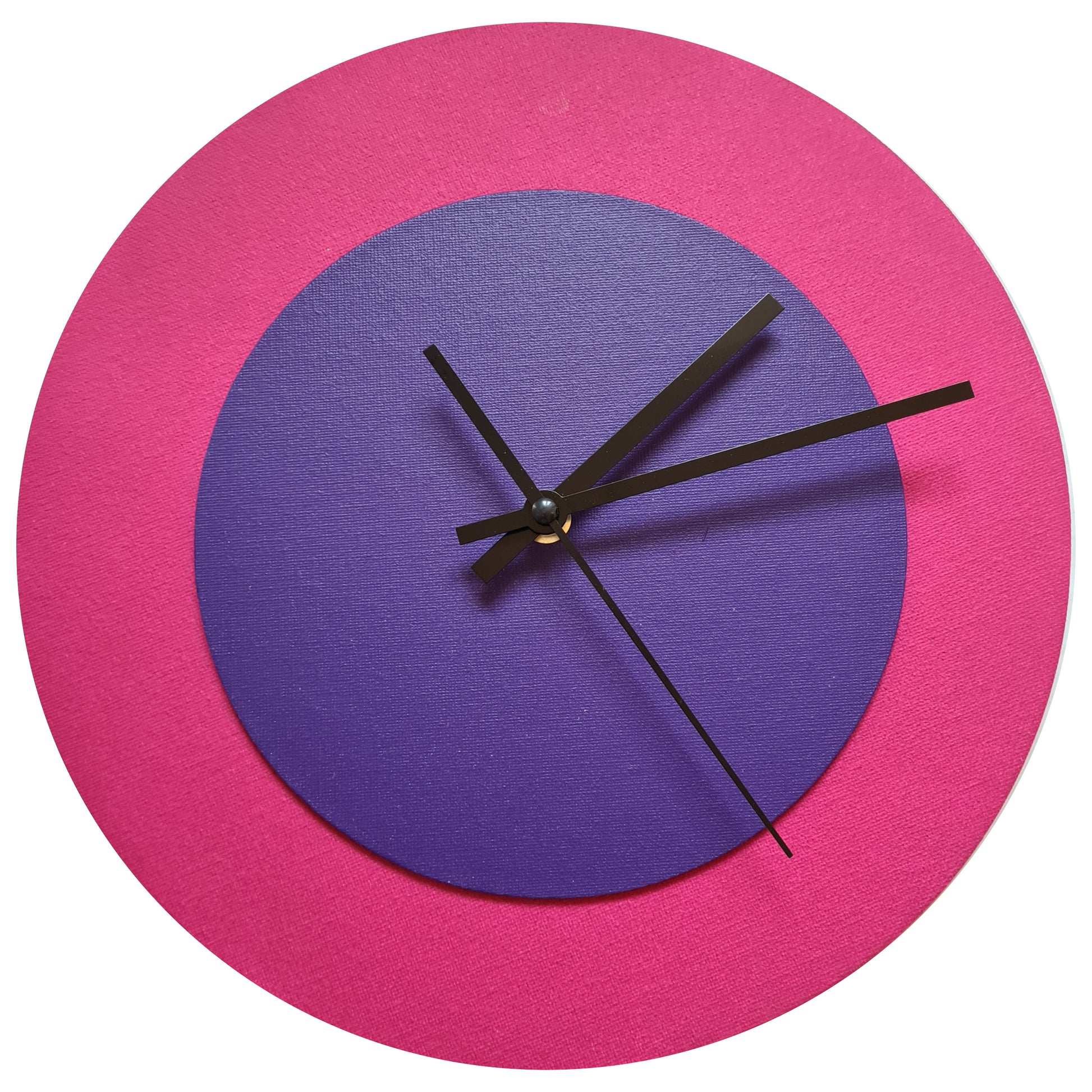 Pop Art Wanduhr Magenta  Lilafarben mit schwarzen Zeigern 30 cm rund
