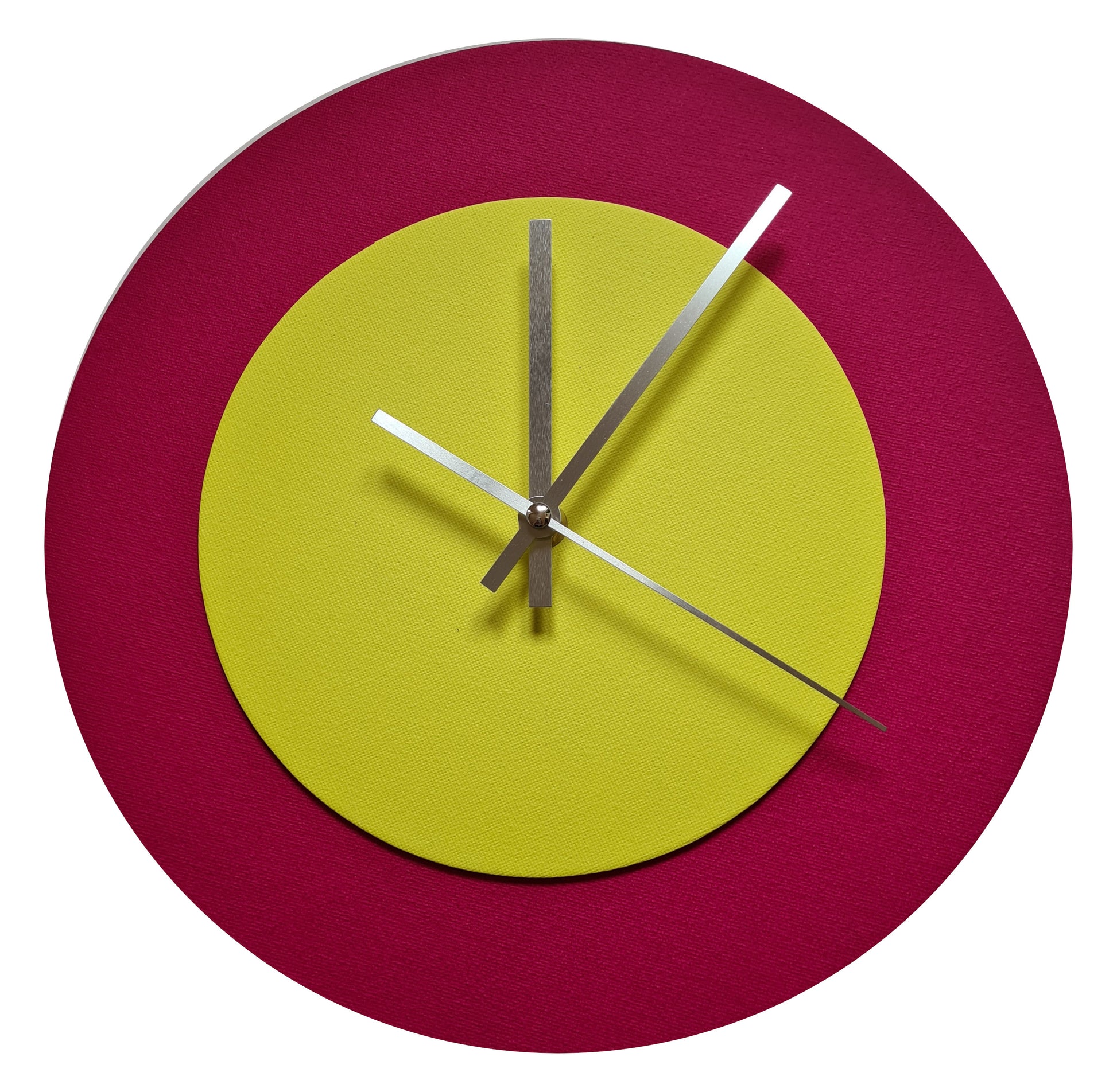 Pop Art Wanduhr Magenta  Hellgelb mit silbernen Zeigern 30 cm rund
