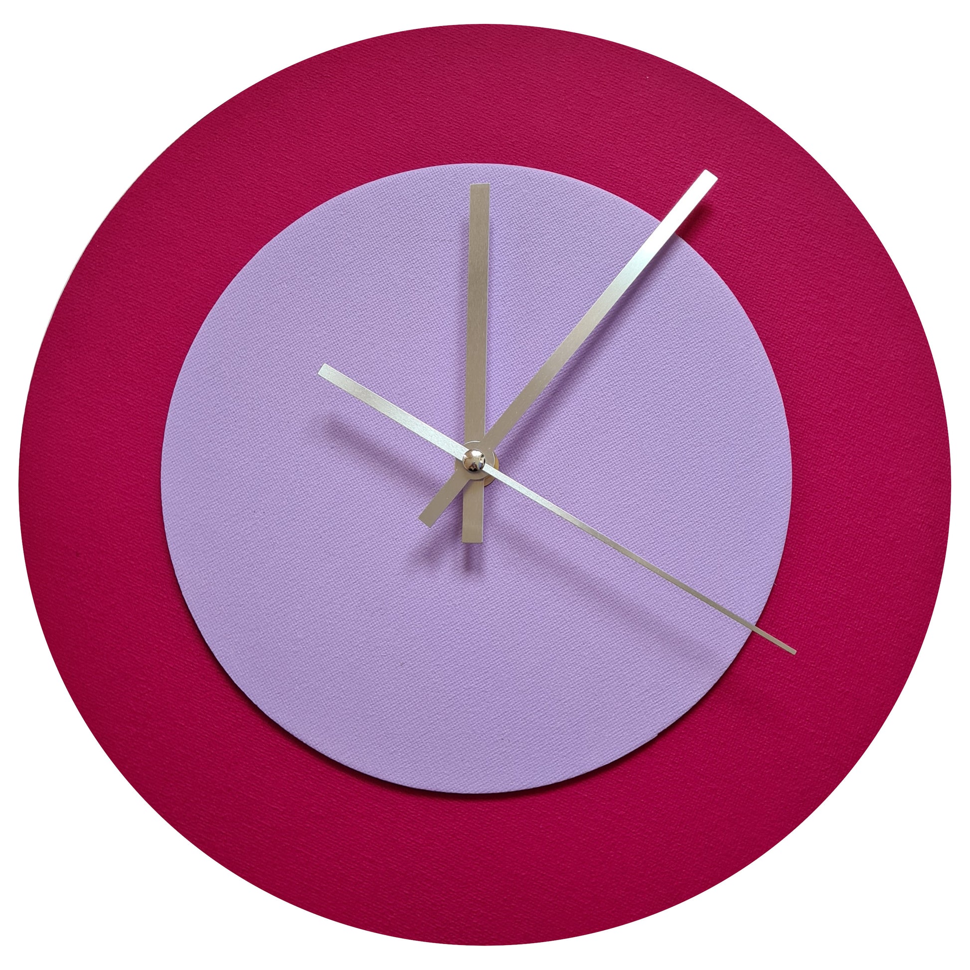 Pop Art Wanduhr Magenta  Fliederfarben mit silbernen Zeigern 30 cm rund
