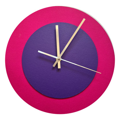 Pop Art Wanduhr Magenta  Lilafarben mit silbernen Zeigern 30 cm rund
