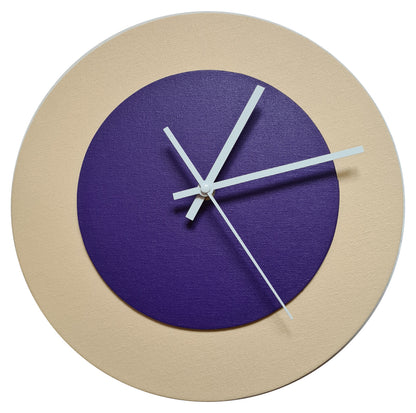 Pop Art Wanduhr Creme Lilafarben mit  weißen Zeigern 30 cm rund