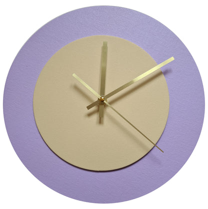 Pop Art Wanduhr Flieder  Cremefarben mit goldenen Zeigern 30 cm rund
