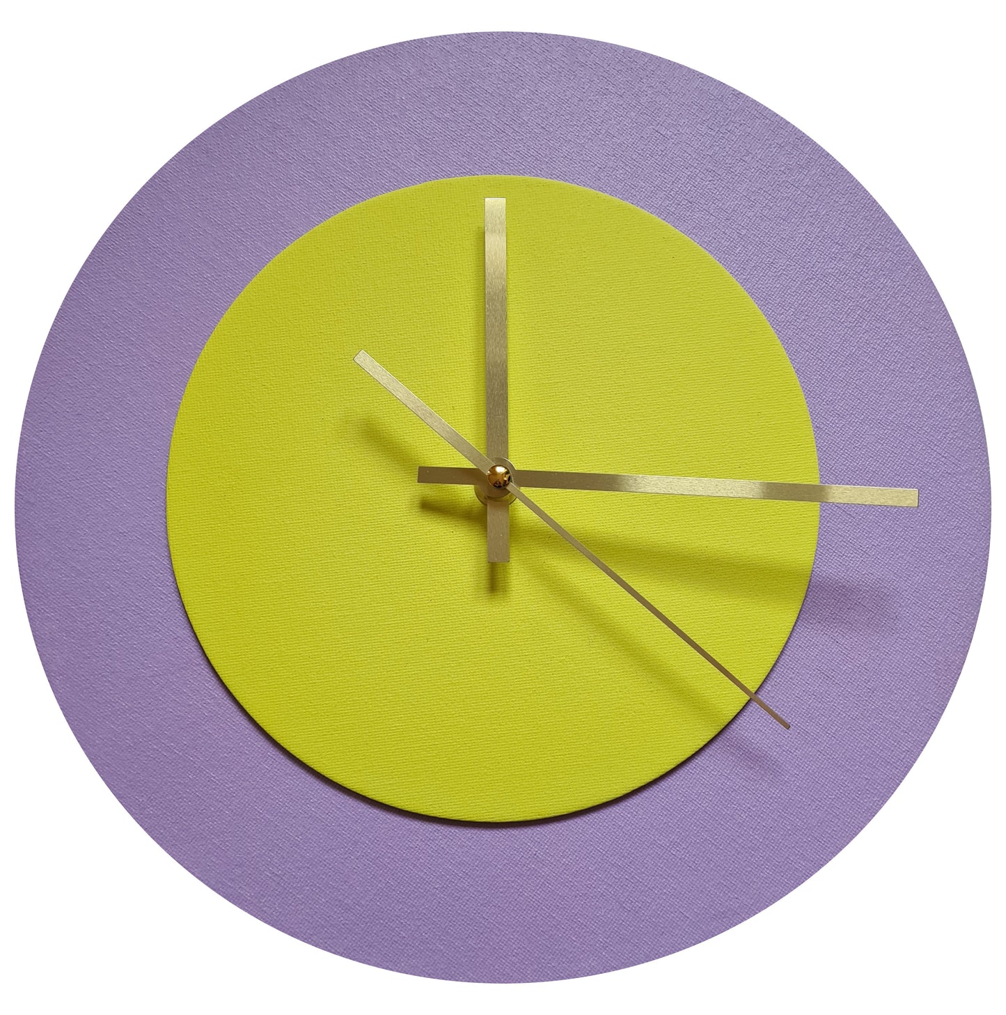 Pop Art Wanduhr Flieder  Hellgelb mit goldenen Zeigern 30 cm rund
