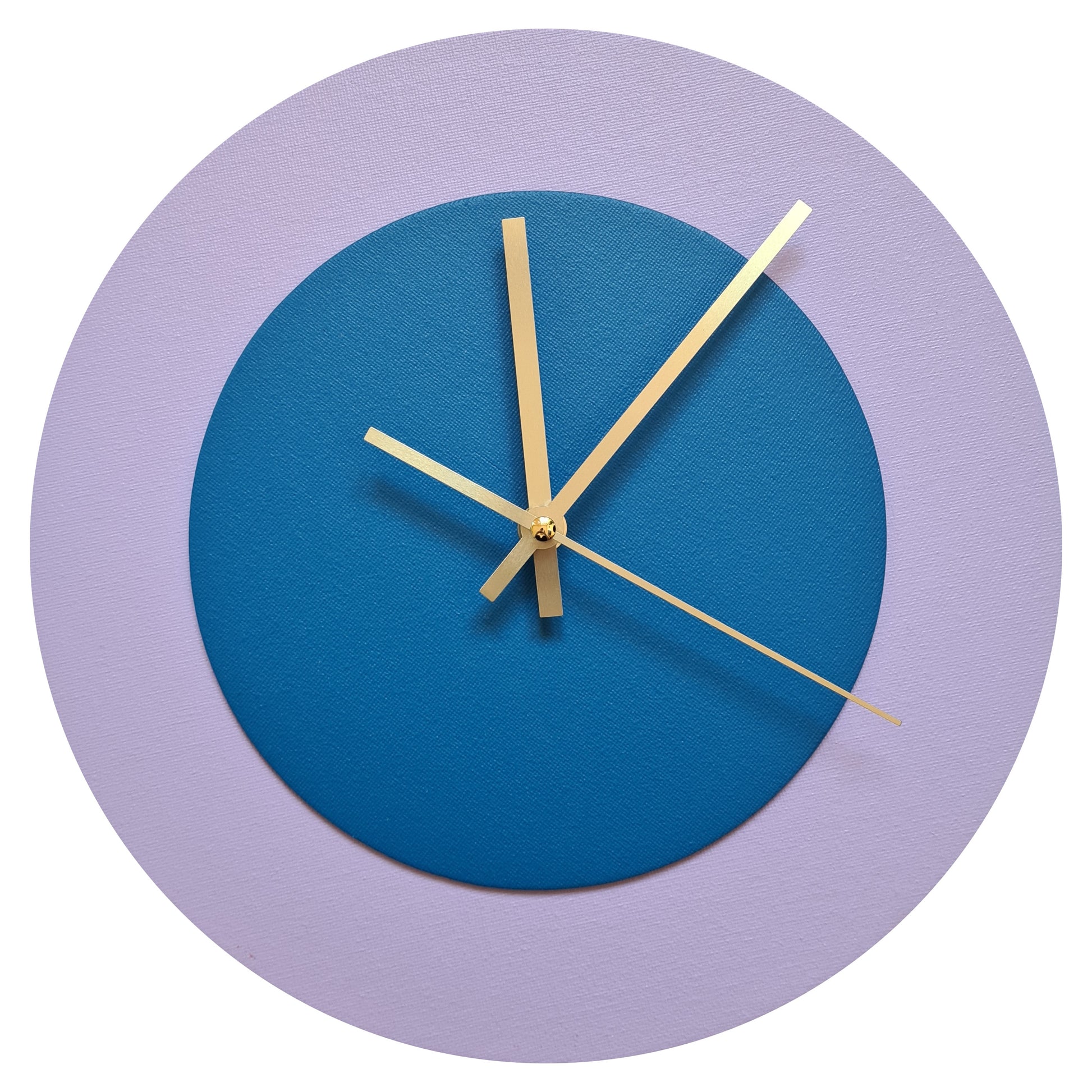 Pop Art Wanduhr Flieder  Mittelblau mit goldenen Zeigern 30 cm rund
