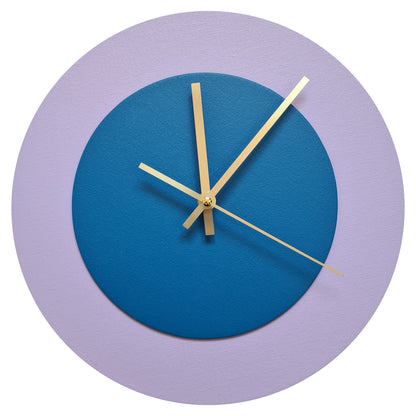 Pop Art Wanduhr Flieder  Mittelblau mit goldenen Zeigern 30 cm rund
