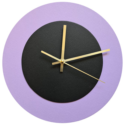 Pop Art Wanduhr Flieder  Schwarz mit goldenen Zeigern 30 cm rund
