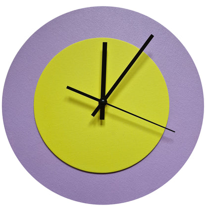 Pop Art Wanduhr Flieder  Hellgelb mit schwarzen Zeigern 30 cm rund
