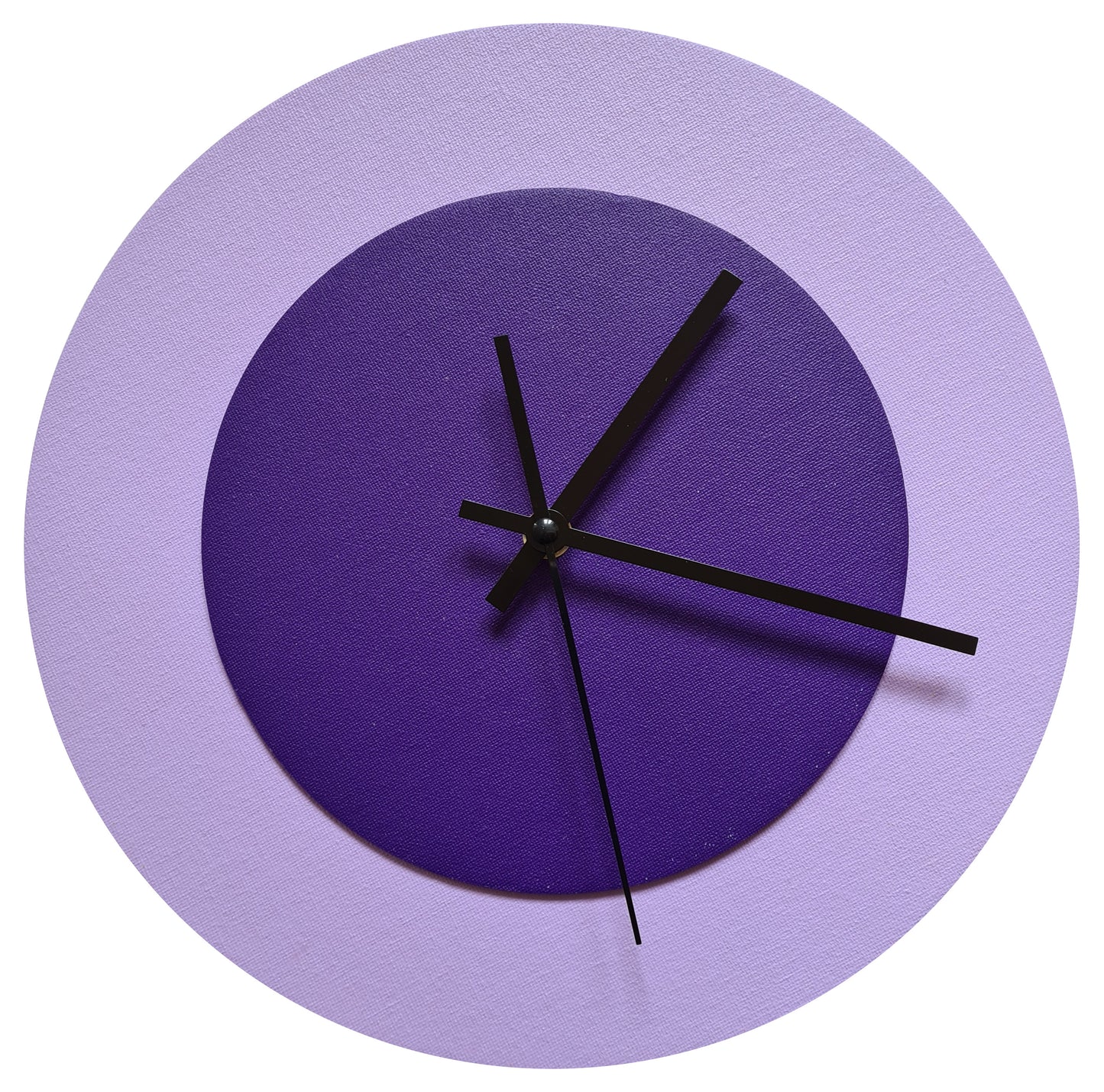 Pop Art Wanduhr Flieder  Lilafarben mit schwarzen Zeigern 30 cm rund
