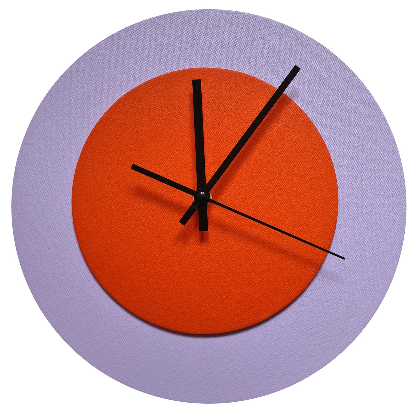 Pop Art Wanduhr Flieder  Orangefarben mit schwarzen Zeigern 30 cm rund
