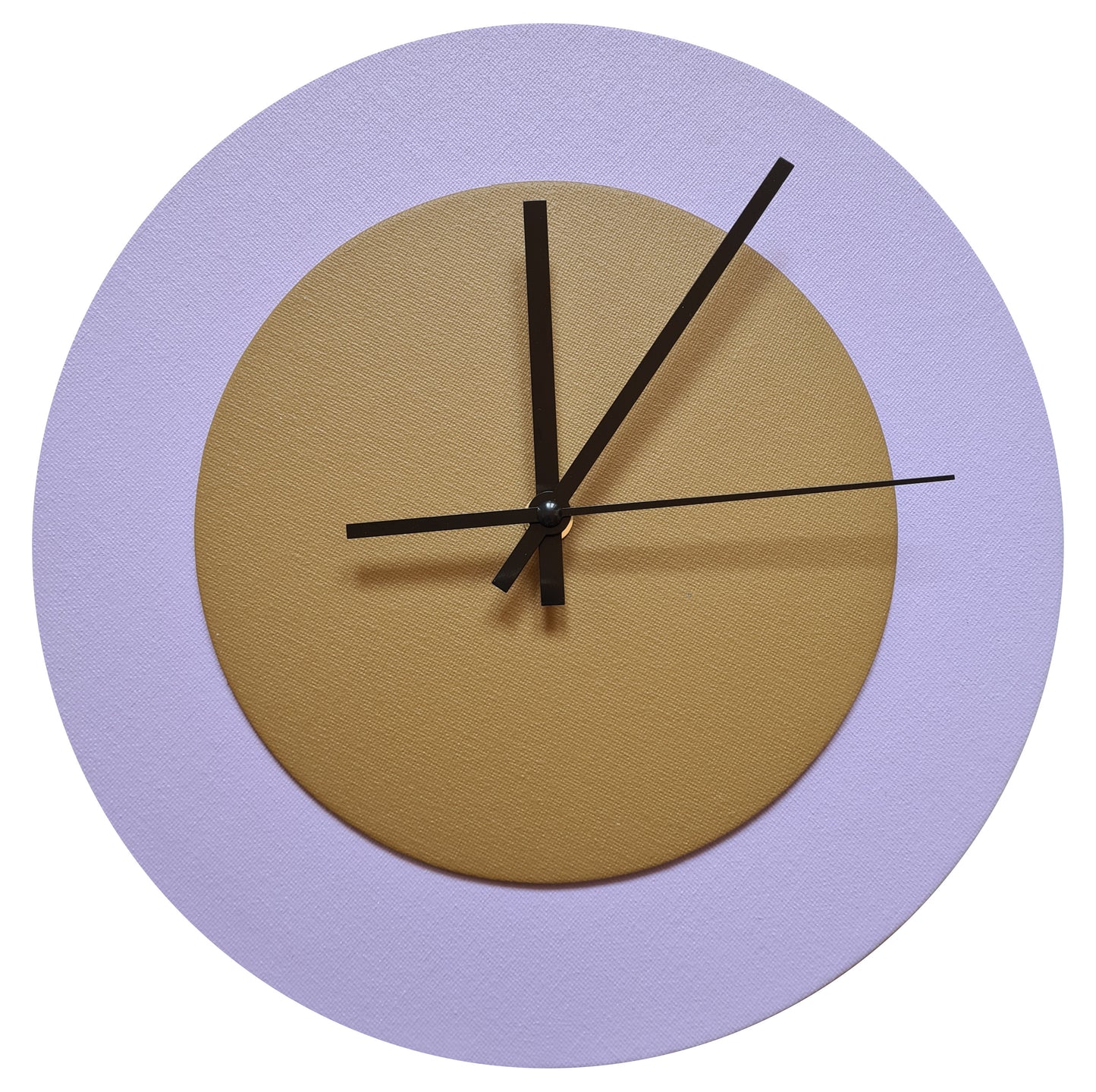 Pop Art Wanduhr Flieder  Hellbraun mit schwarzen Zeigern 30 cm rund
