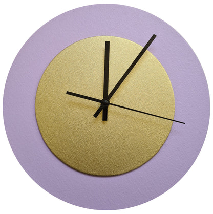 Pop Art Wanduhr Flieder Goldfarben  mit schwarzen Zeigern 30 cm rund
