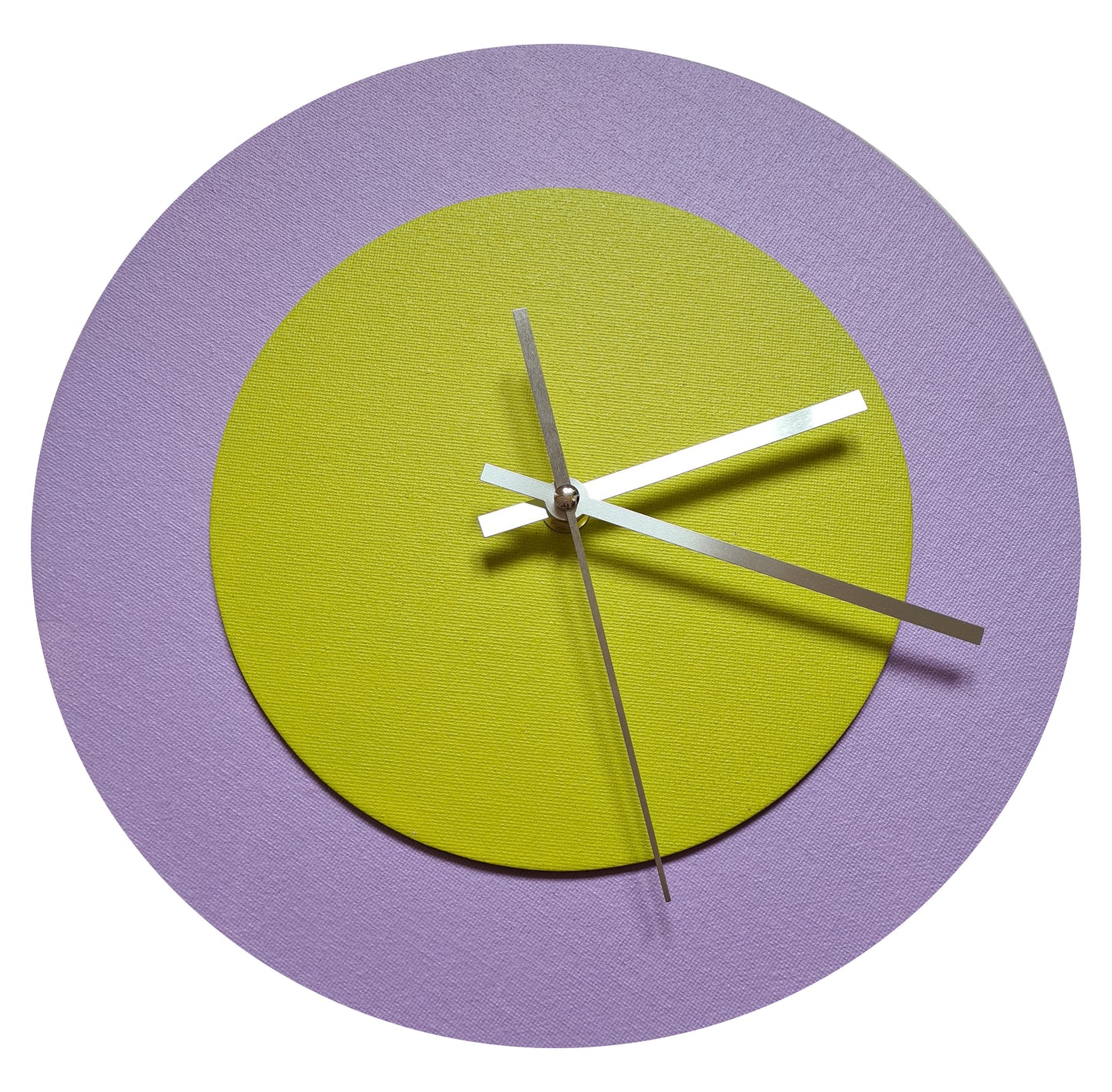 Pop Art Wanduhr Flieder  Farngrün mit silbernen Zeigern 30 cm rund

