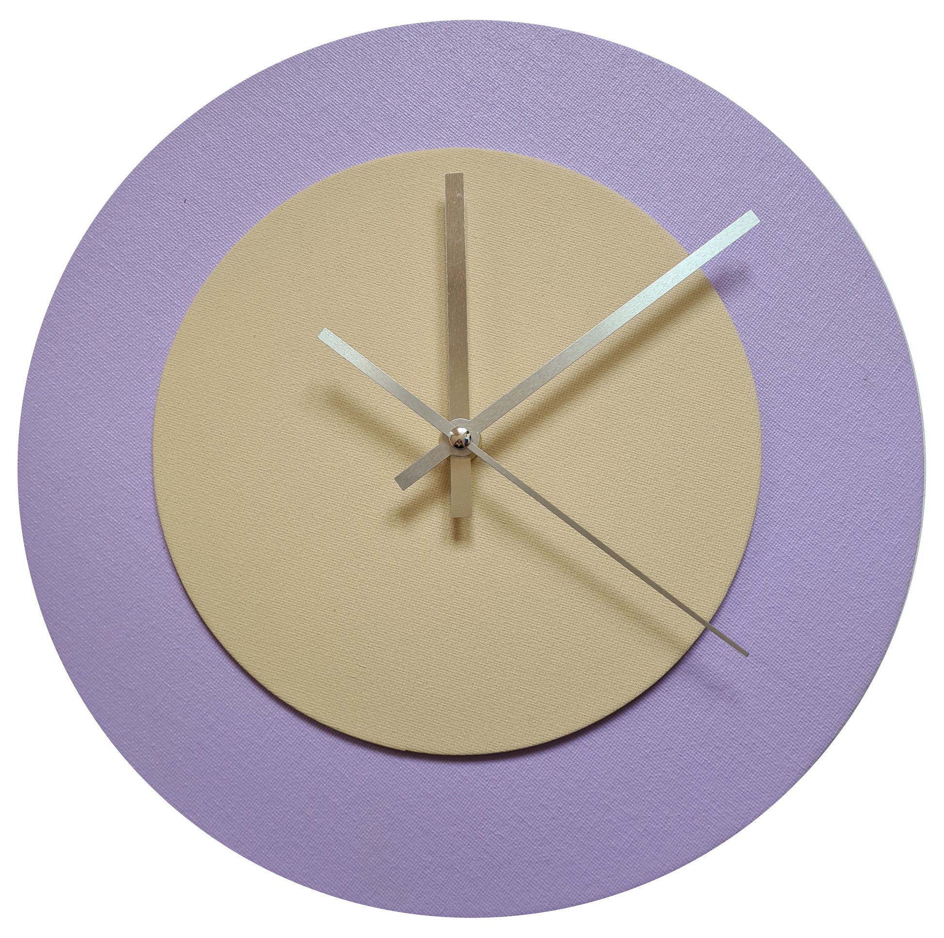 Pop Art Wanduhr Flieder  Cremefarben mit silbernen Zeigern 30 cm rund
