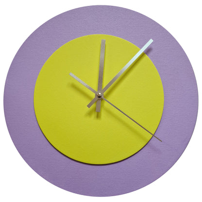 Pop Art Wanduhr Flieder  Hellgelb mit silbernen Zeigern 30 cm rund
