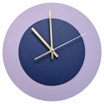 Pop Art Wanduhr Flieder  Dunkelblau mit silbernen Zeigern 30 cm rund
