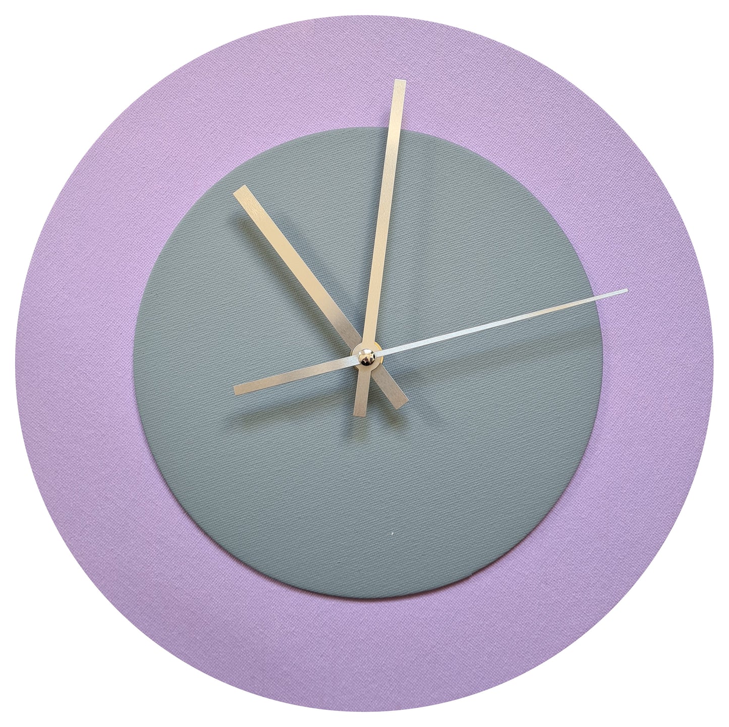 Pop Art Wanduhr Flieder  Grau mit silbernen Zeigern 30 cm rund
