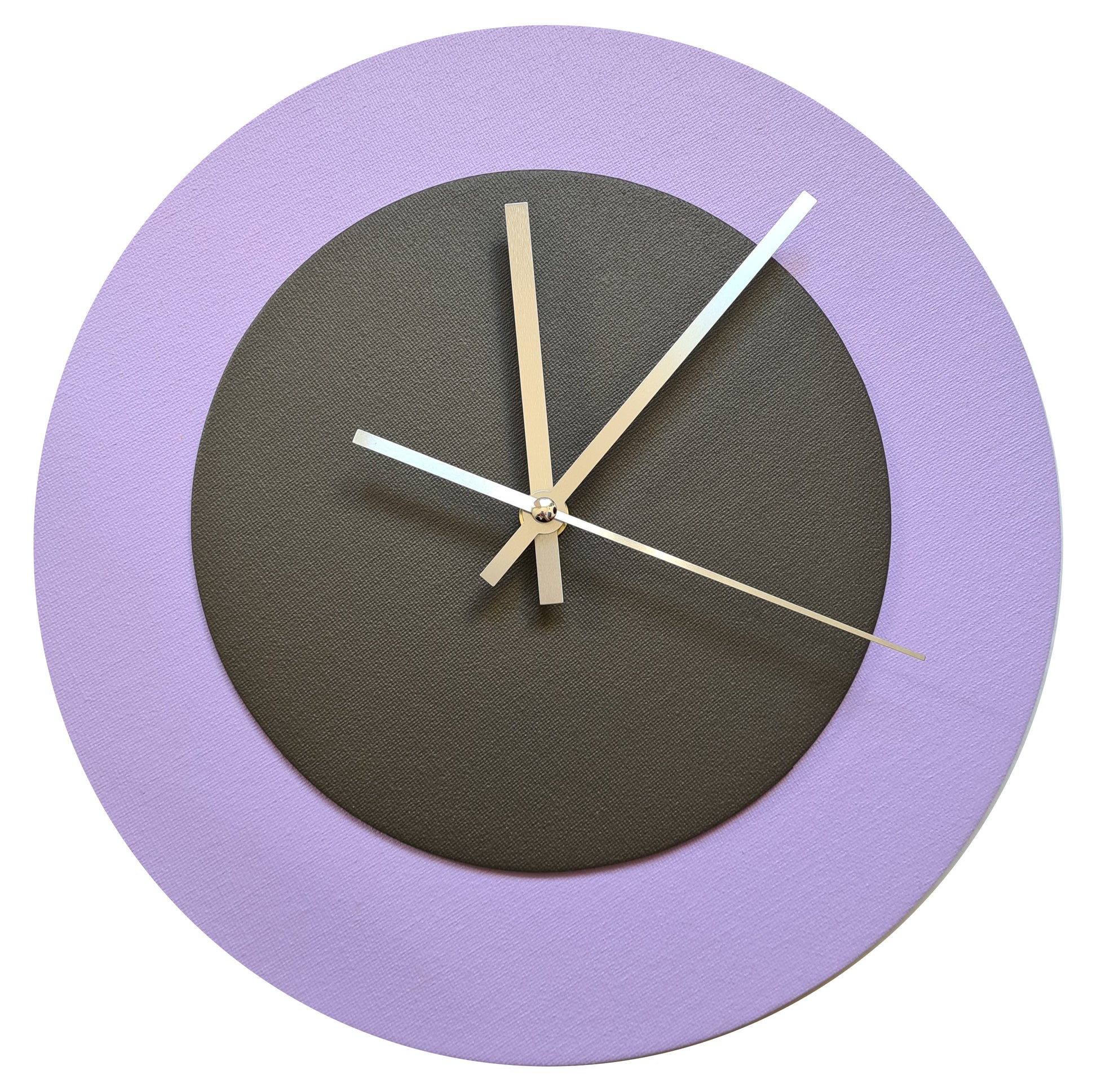 Pop Art Wanduhr Flieder  Dunkelbraun mit silbernen Zeigern 30 cm rund
