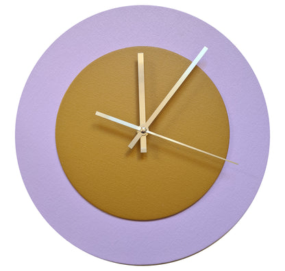 Pop Art Wanduhr Flieder  Hellbraun mit silbernen Zeigern 30 cm rund
