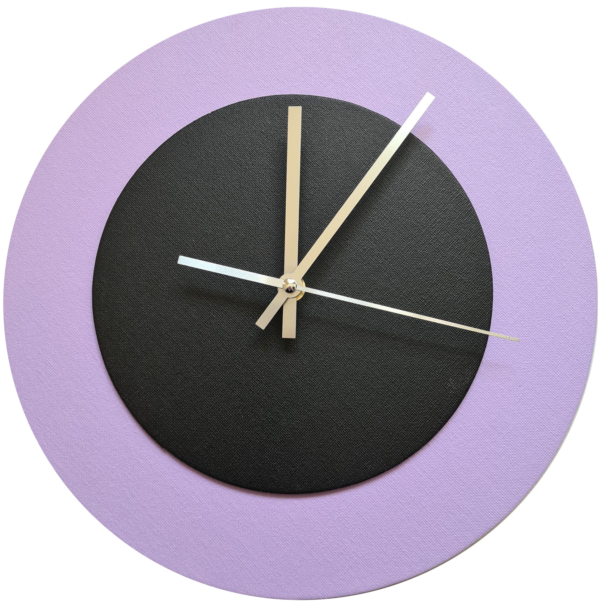 Pop Art Wanduhr Flieder  Schwarz mit silbernen Zeigern 30 cm rund
