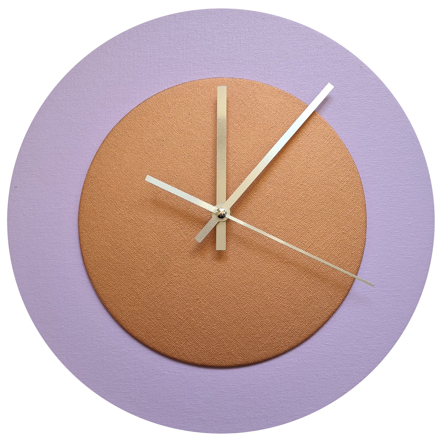 Pop Art Wanduhr Flieder  Bronzefarben mit  silbernen Zeigern 30 cm rund
