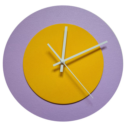 Pop Art Wanduhr Flieder  Sonnengelb mit weißen Zeigern 30 cm rund
