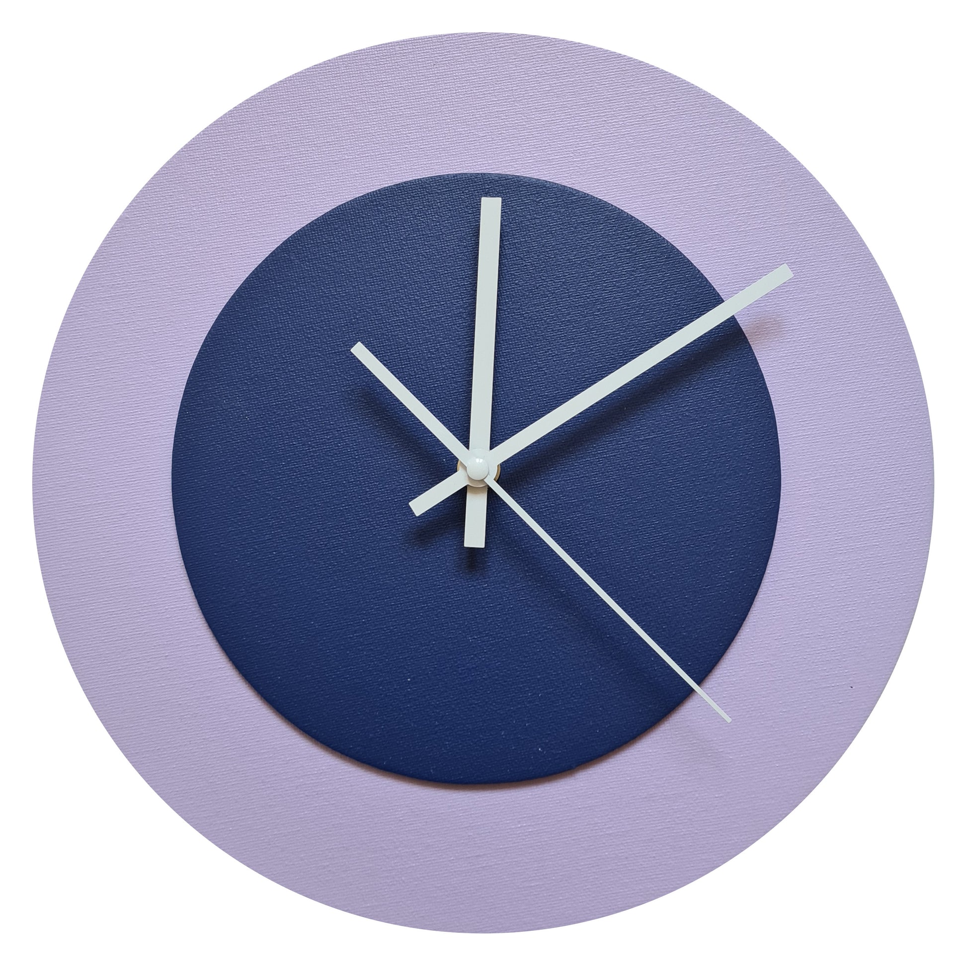 Pop Art Wanduhr Flieder  Dunkelblau mit weißen Zeigern 30 cm rund
