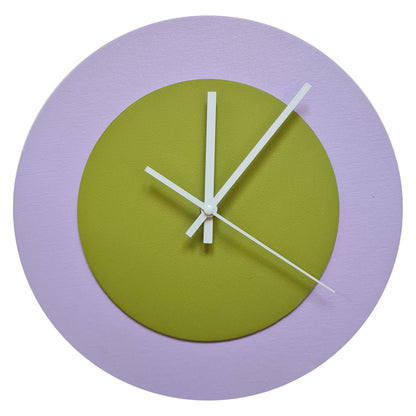 Pop Art Wanduhr Flieder  Olivgrün mit weißen Zeigern 30 cm rund
