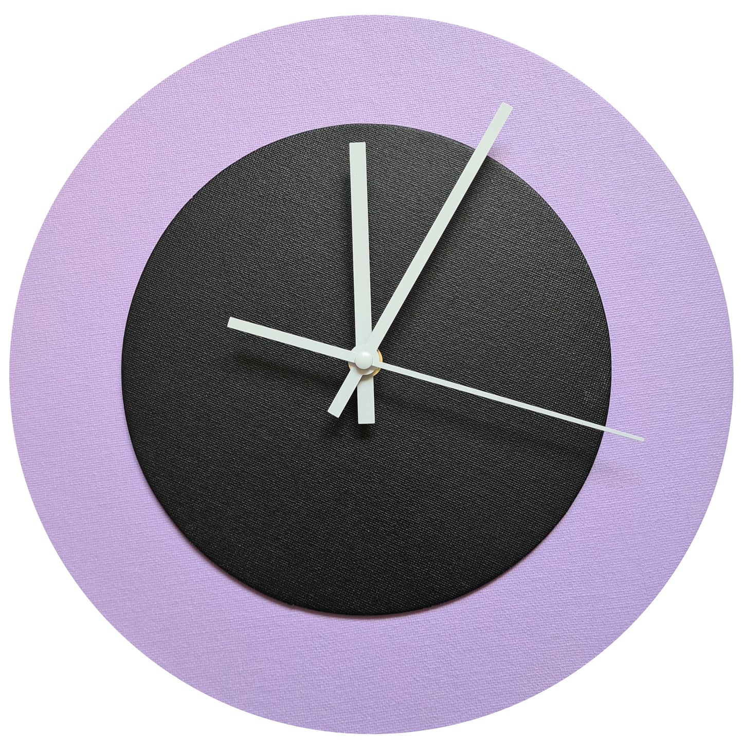 Pop Art Wanduhr Flieder  Schwarz mit weißen Zeigern 30 cm rund
