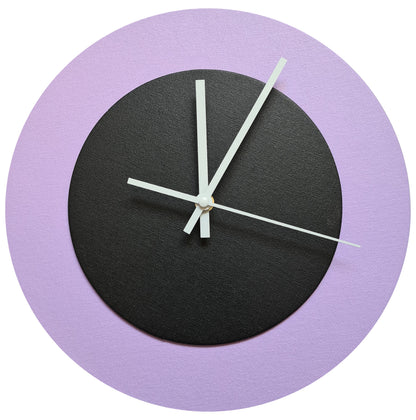 Pop Art Wanduhr Flieder  Schwarz mit weißen Zeigern 30 cm rund
